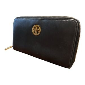 Tory Burch Leather Zippy Wallet Black w/Gold Hardware. FF